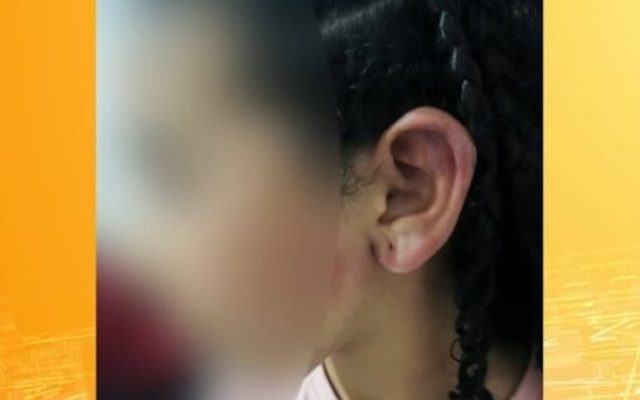 Fachada da Delegacia Especializada de Atendimento à Mulher, onde caso de agressão em Belford Roxo foi registrado.