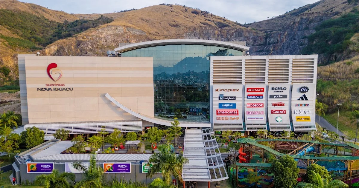 Estudantes acompanham aulão gratuito de revisão para o Enem no Shopping Nova Iguaçu, na Baixada Fluminense