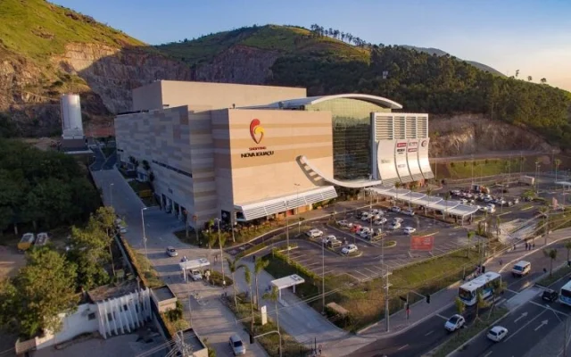 Estudantes participando de aulão gratuito para o Enem na Arena da Pedreira do Shopping Nova Iguaçu, na Baixada Fluminense.