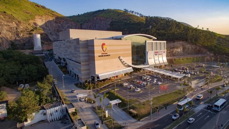 Estudantes participando de aulão gratuito para o Enem na Arena da Pedreira do Shopping Nova Iguaçu, na Baixada Fluminense.