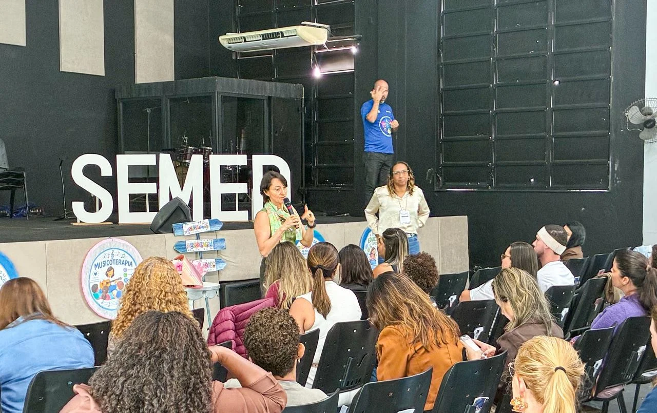 Reunião de educação inclusiva realizada pela Prefeitura de Belford Roxo na Primeira Igreja Batista da Piam (foto 3)