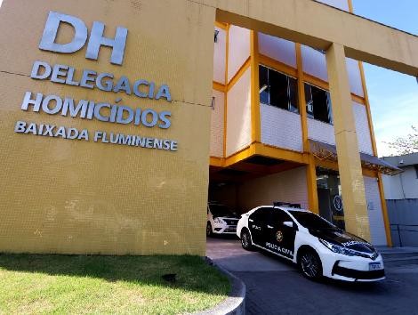 Fachada da Delegacia de Homicídios da Baixada Fluminense (DHBF) em Belford Roxo, onde o caso é investigado.