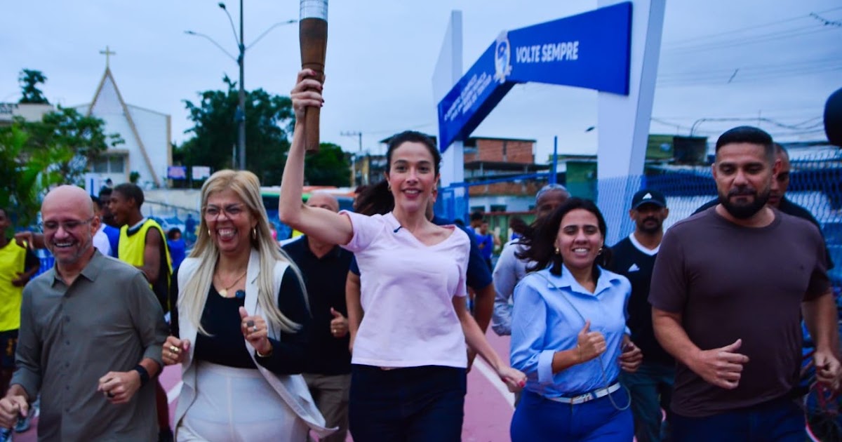 Prefeita Mariana Canella acende a pira olímpica na Vila Olímpica da Nova Piam em Belford Roxo