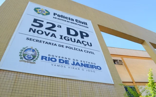 Agentes da Polícia Civil em operação contra milícia nos bairros de Nova Iguaçu na Baixada Fluminense.