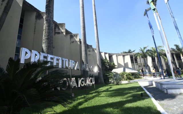 Prefeitura e ruas de Belford Roxo durante o expediente administrativo municipal.