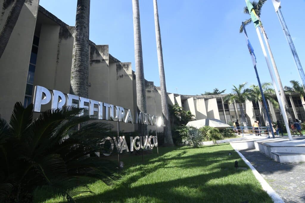 Prefeitura e ruas de Belford Roxo durante o expediente administrativo municipal.